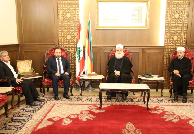 الجنان تقدّم منحاً دراسية لمشيخة العقل