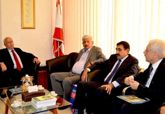 وفد من كلية الرشيد الجامعة في بغداد