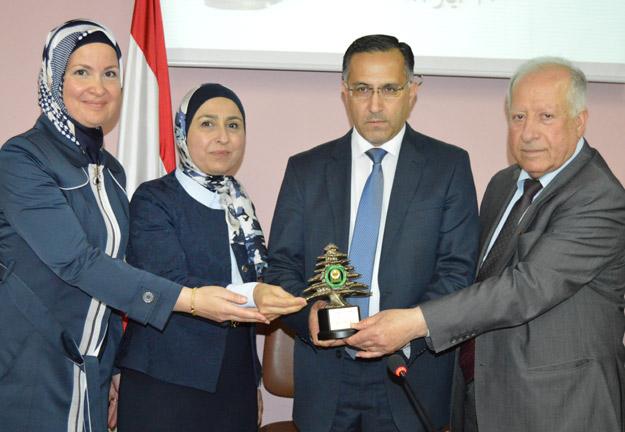 جائزة منى حداد يكن في جماليات الخط العربي