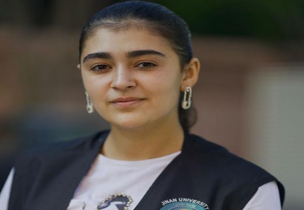 طالبة في كلية الإعلام تفوز بجائزة الإبداع العربي للشباب