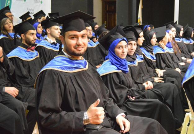 جامعة الجنان تنظّم حفل تخريج طلاب فرع صيدا