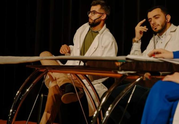 مُمرّض مسرحيّ