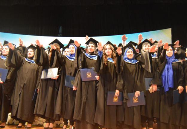 جامعة الجنان تخرّج الدفعة الخامسة والعشرين من أبنائها