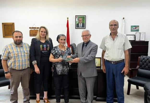 منح مقدمة من الجنان للطلاب الأوائل في الشهادات الرسمية