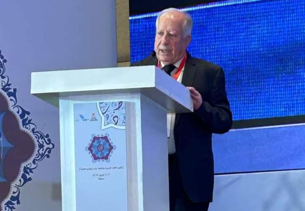 مشاركة عميد كلية الآداب