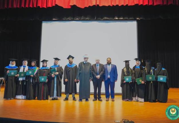 تخرج طلاب مركز الدراسات الإسلاميّة والشريعة للتعليم المُستمر
