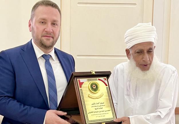 زيارة رئيس مجلس أُمناء الجامعة الى عُمان