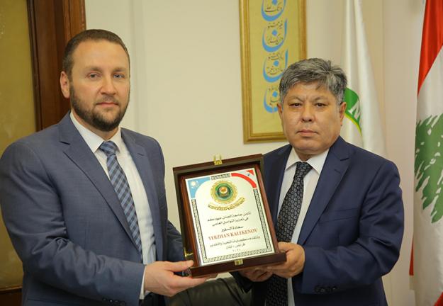سفير جمهورية كازخستان في زيارة لرئيس مجلس أمناء الجامعة