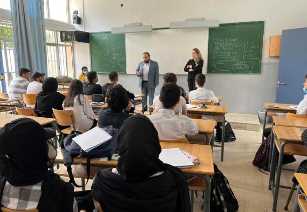 جولات لمكتبي الاستقطاب والعلاقات العامة على مدارس صيدا