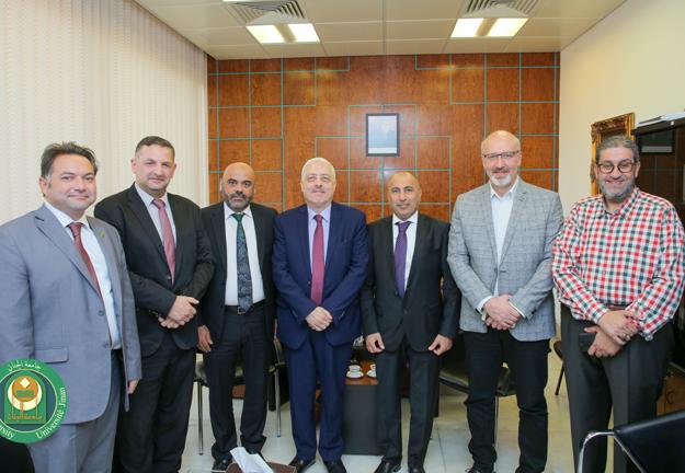 وفد من سلطنة عُمان في زيارة لجامعة الجنان