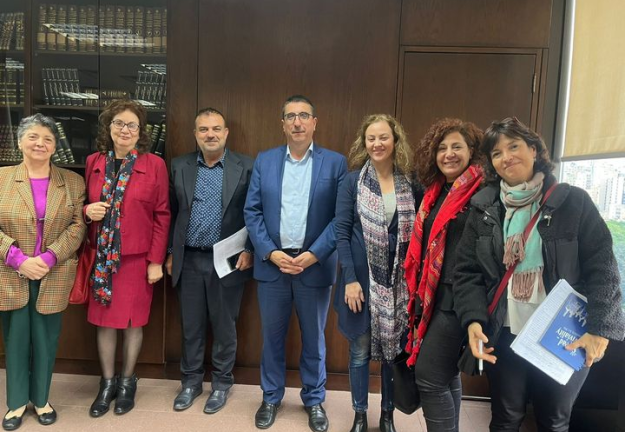 الجنان تبحث مواضيع تتعلق بالإشراف الصحي الاجتماعي مع الوزارة