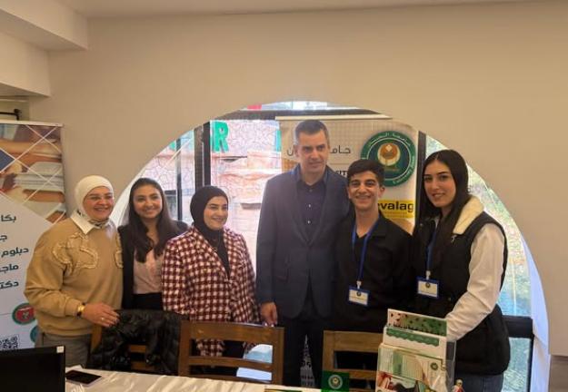 الجنان تشارك في معرضين توجيهيّين لتعريف الطّلّاب ببرامج الجامعة الأكاديميّة
