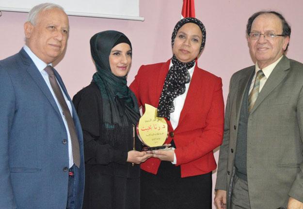 طلاب جامعة الجنان يحتفلون - بيوم المعلم