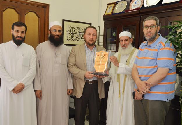 وفد من مجمّع الإمام البخاري وجامعة الاسطرلاب الدولية يزور الجامعة