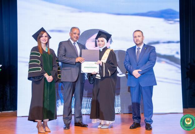 جامعة الجنان تخريج دفعة طلابها 33 في حرمها الرئيسي