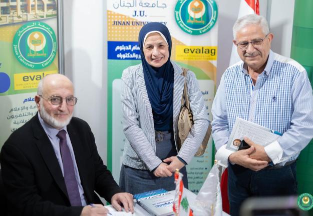 توقيع كتاب عاشوراء للدكتور ماجد الدرويش