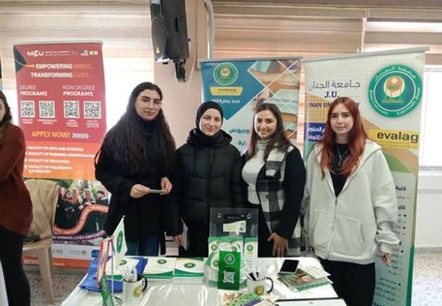 الجنان تستعرض برامجها الأكاديميّة وفرص المنح في معرض القلمون
