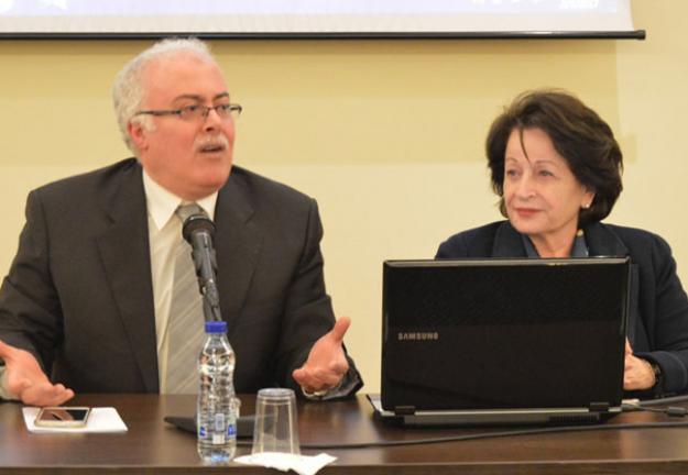 صناعة الرأي العام