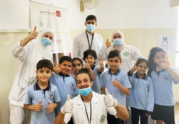 طلّاب التمريض يُشاركون في نشاط الصحّة المدرسيّة بالتعاون مع مؤسّسة الحريريّ