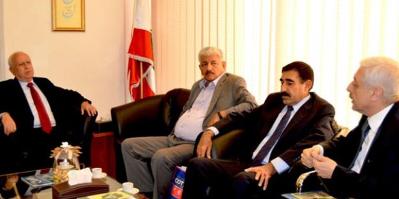 وفد من كلية الرشيد الجامعة في بغداد