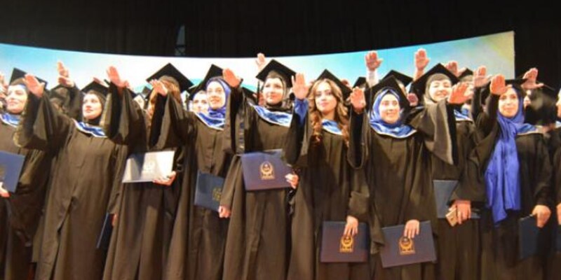 جامعة الجنان تخرّج الدفعة الخامسة والعشرين من أبنائها