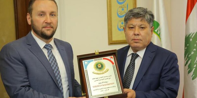 سفير جمهورية كازخستان في زيارة لرئيس مجلس أمناء الجامعة