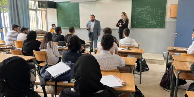 جولات لمكتبي الاستقطاب والعلاقات العامة على مدارس صيدا