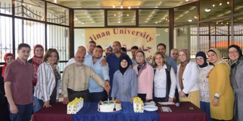 جامعة الجنان تكرم العاملين لمناسبة يوم العمال