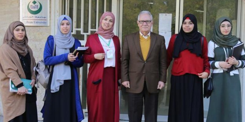 صلة تقدم منحاً جامعية لطالبات من جامعة الجنان