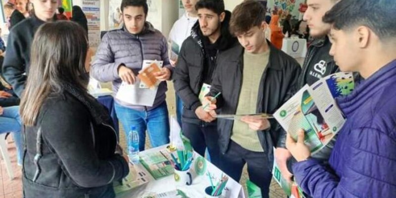 مشاركة دائرة الاستقطاب‎
