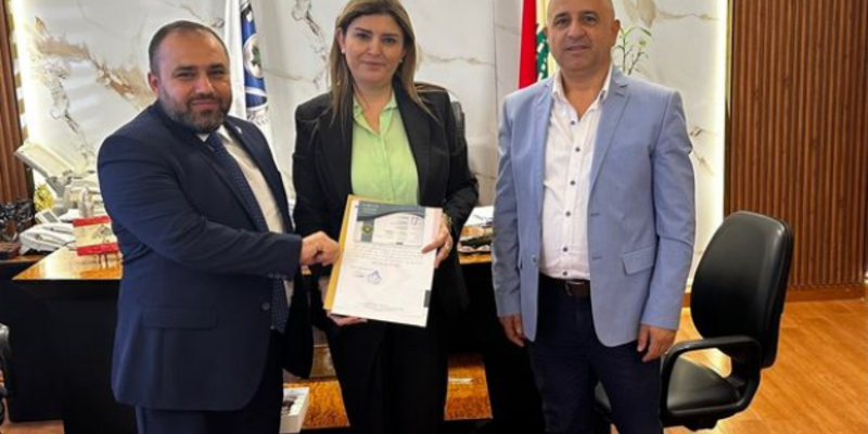 الجنان تقدّم منحاً دراسية لمحافظ النبطية