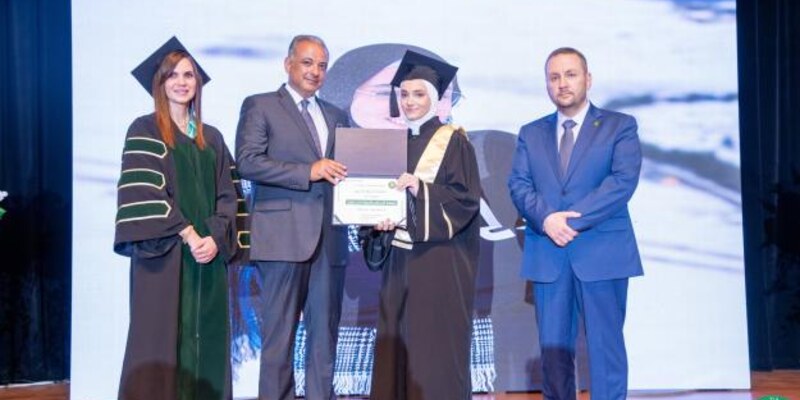 جامعة الجنان تخريج دفعة طلابها 33 في حرمها الرئيسي